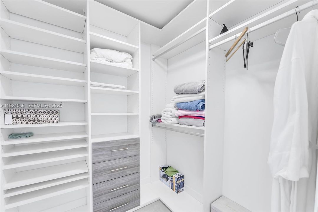 For Rent: $6,700 (3 beds, 3 baths, 1524 Square Feet)