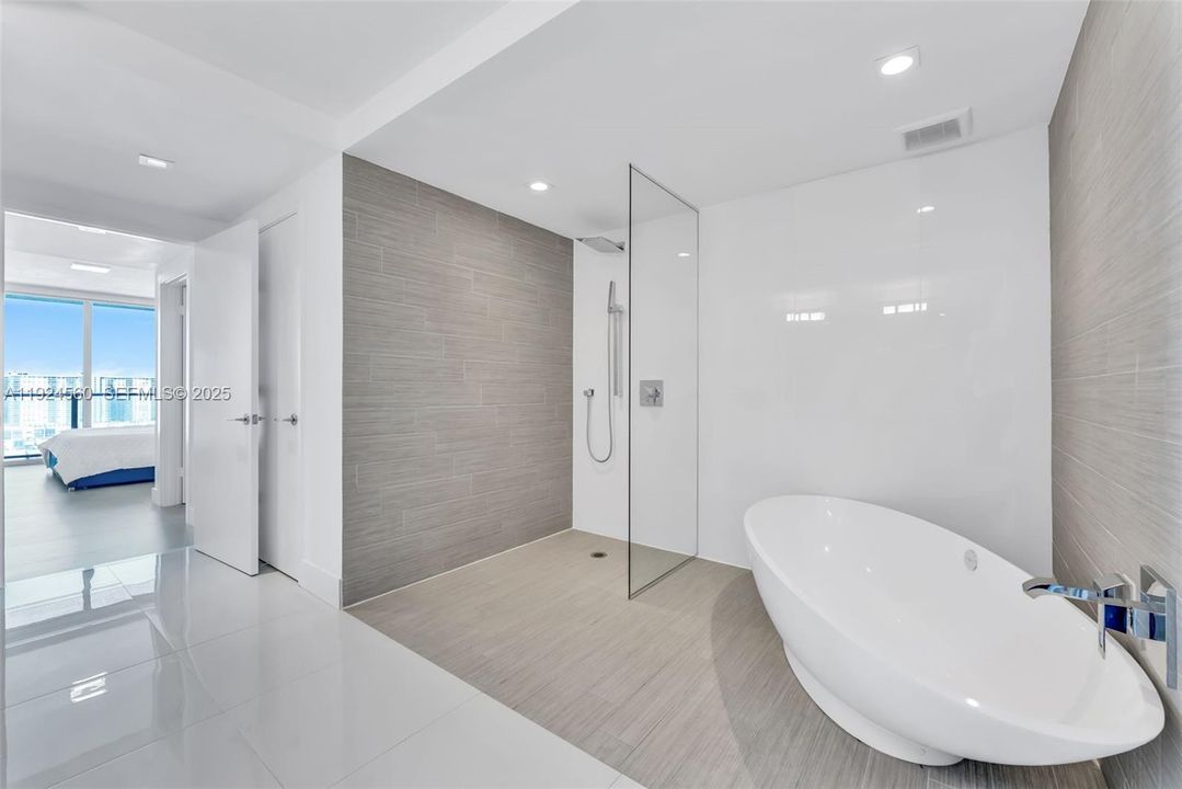 For Rent: $6,700 (3 beds, 3 baths, 1524 Square Feet)