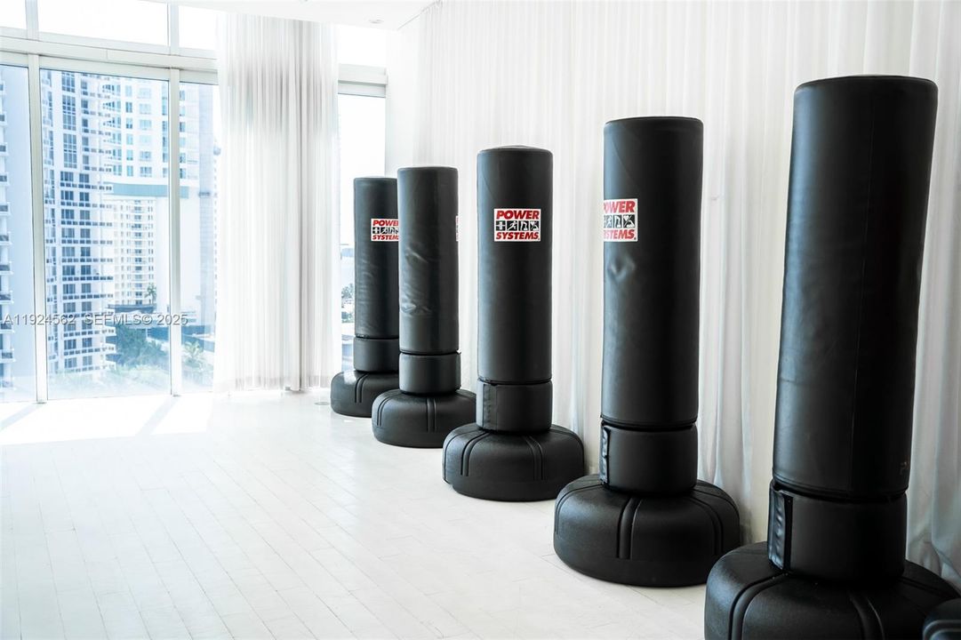 出租: $8,990 (3 贝兹, 2 浴室, 1870 平方英尺)