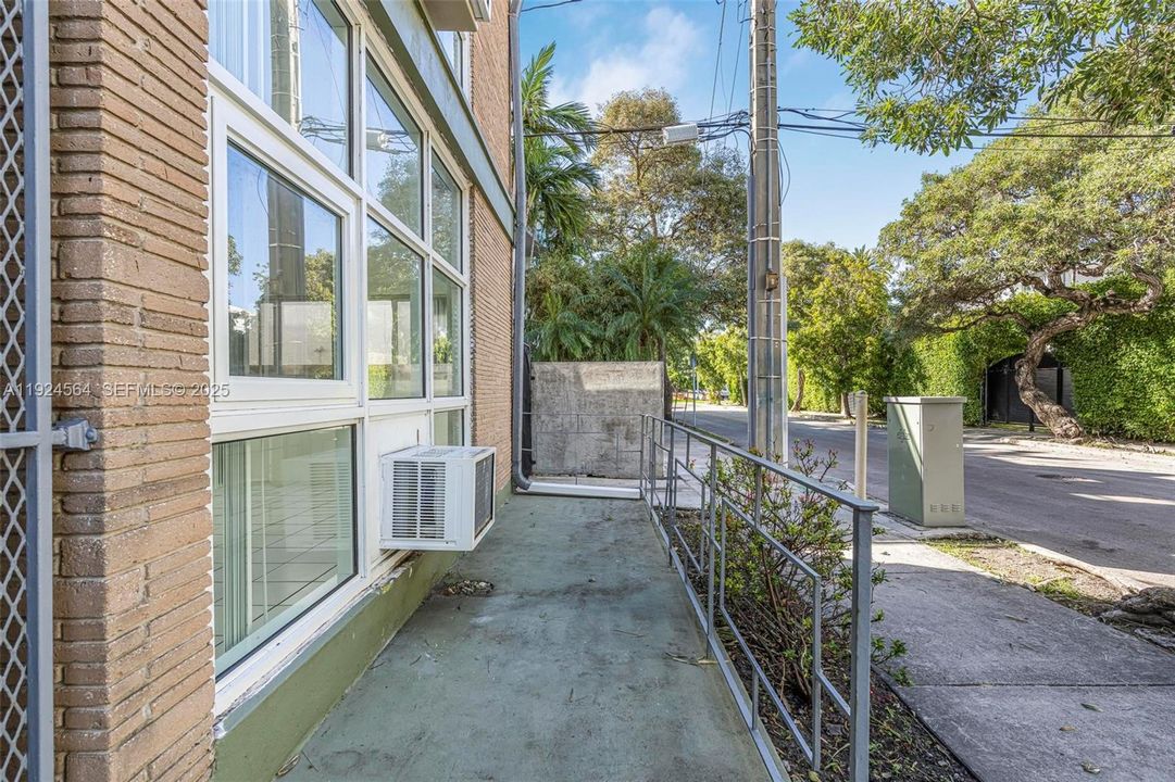 В аренду: $1,600 (0 спален, 1 ванн, 450 Квадратных фут)