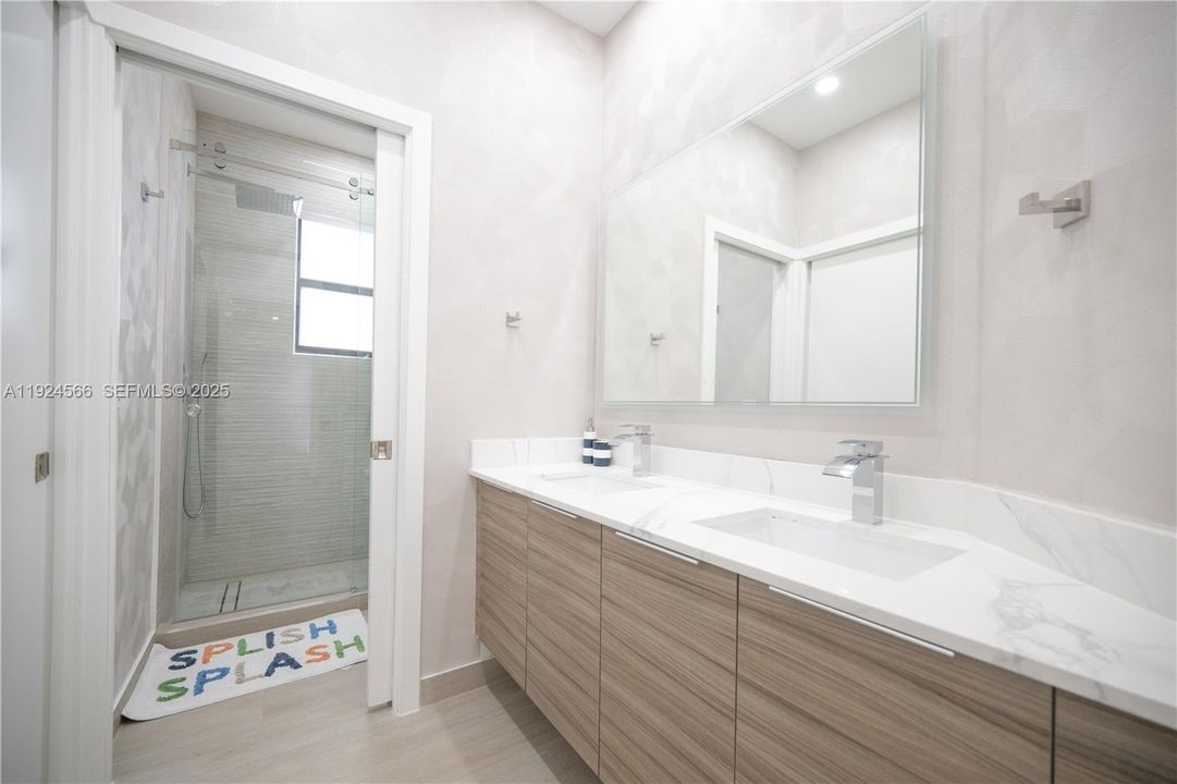 For Rent: $6,500 (5 beds, 3 baths, 2582 Square Feet)