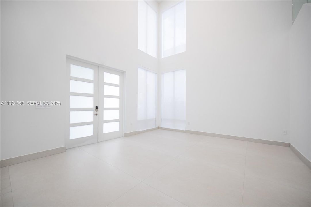 For Rent: $6,500 (5 beds, 3 baths, 2582 Square Feet)