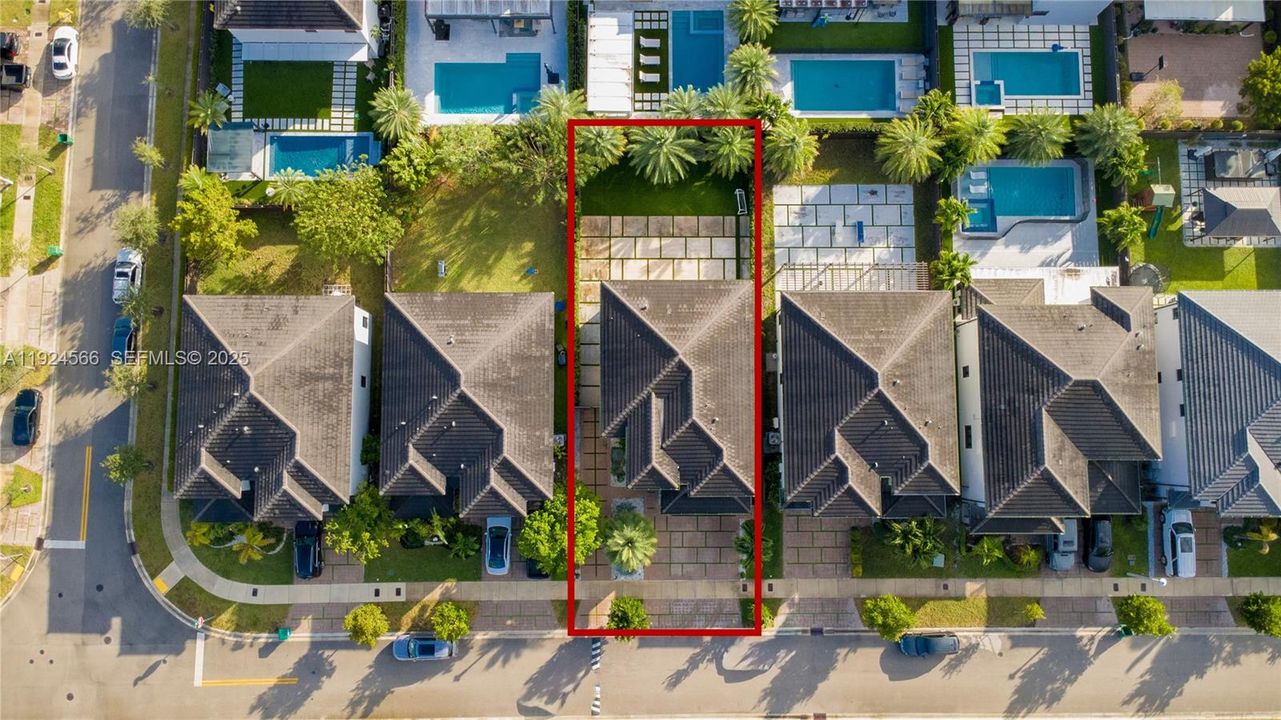 For Rent: $6,500 (5 beds, 3 baths, 2582 Square Feet)