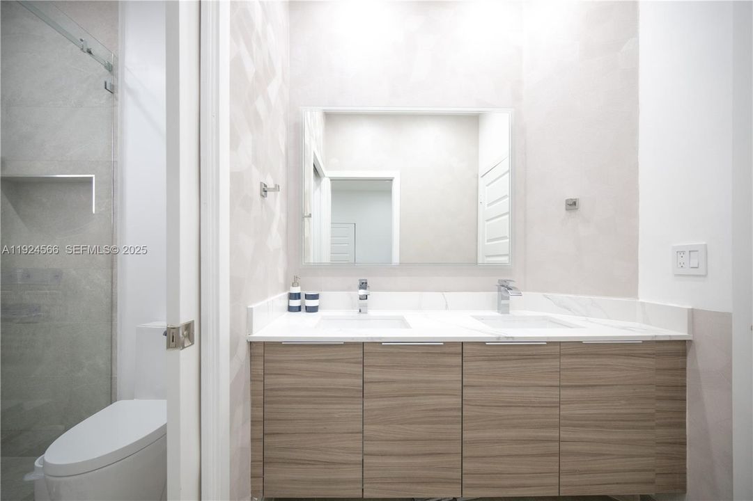 For Rent: $6,500 (5 beds, 3 baths, 2582 Square Feet)