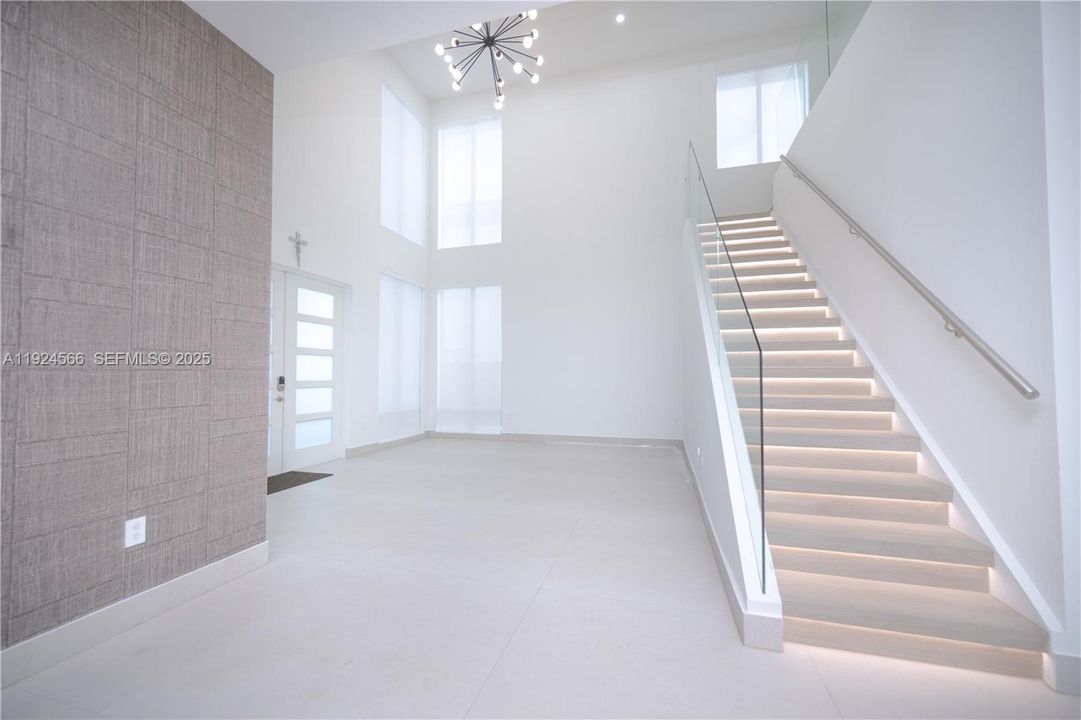 For Rent: $6,500 (5 beds, 3 baths, 2582 Square Feet)