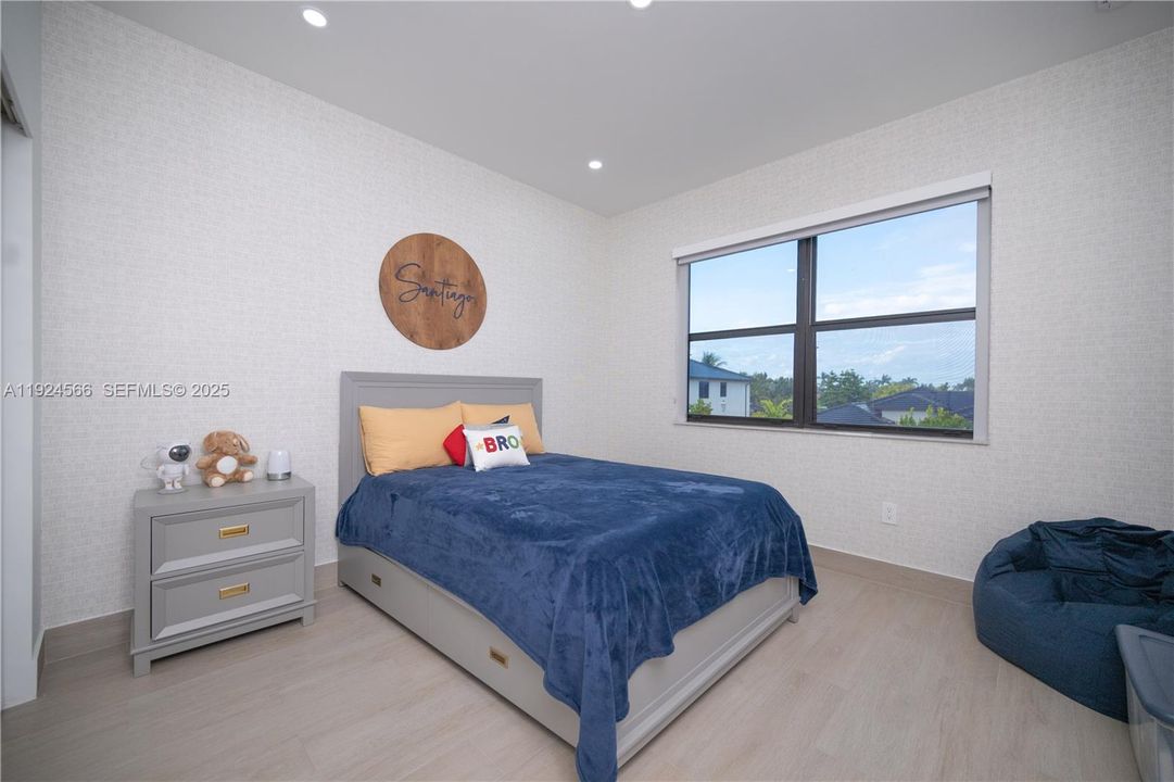 For Rent: $6,500 (5 beds, 3 baths, 2582 Square Feet)