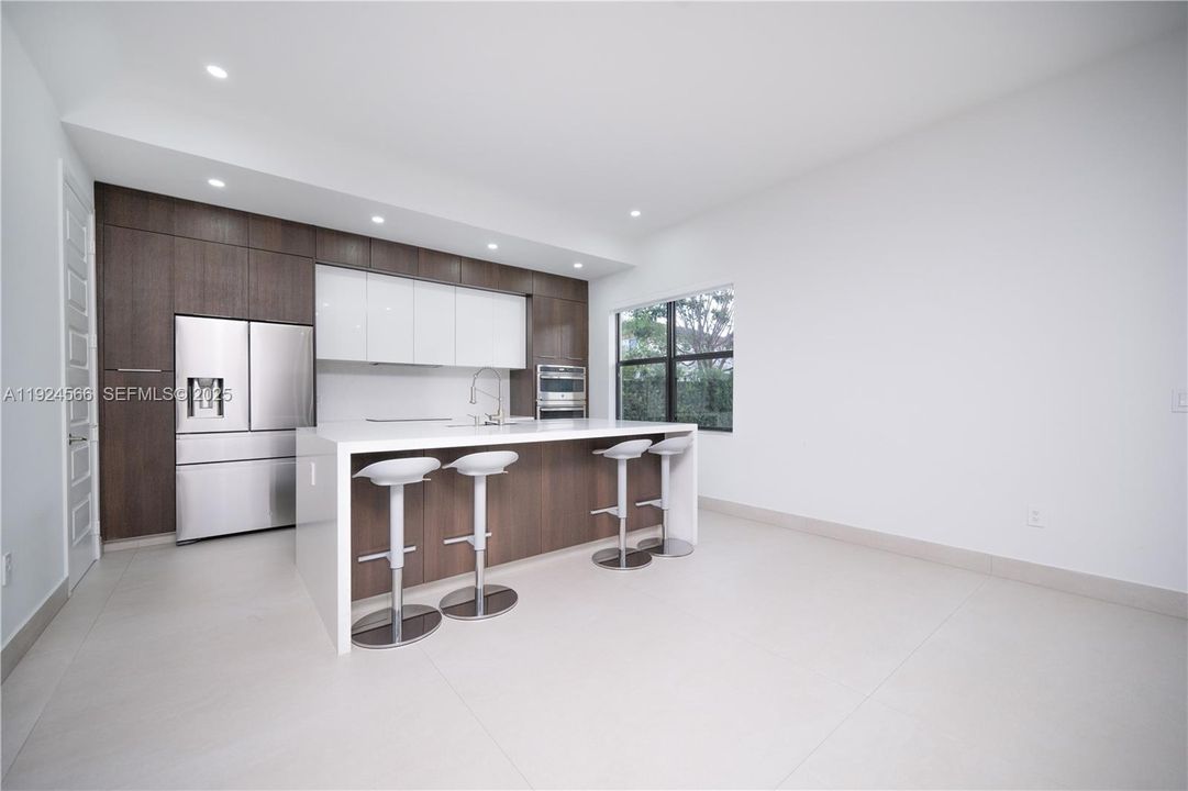 For Rent: $6,500 (5 beds, 3 baths, 2582 Square Feet)