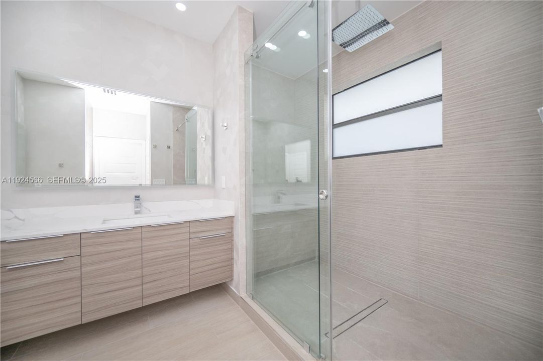 For Rent: $6,500 (5 beds, 3 baths, 2582 Square Feet)