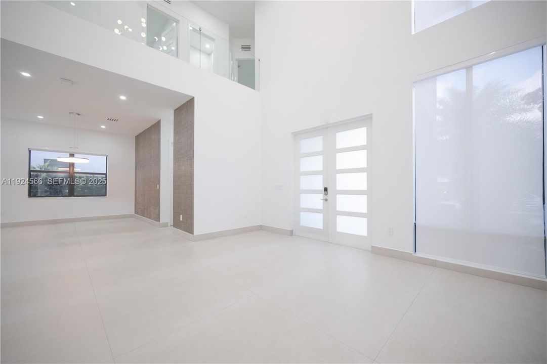 For Rent: $6,500 (5 beds, 3 baths, 2582 Square Feet)