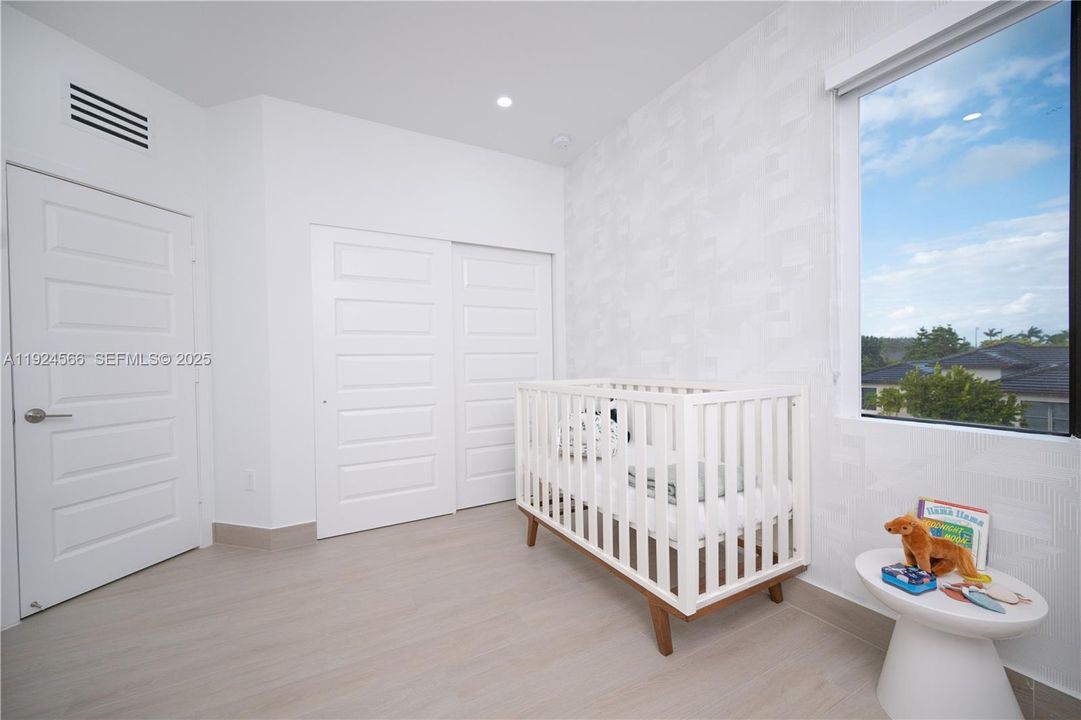 For Rent: $6,500 (5 beds, 3 baths, 2582 Square Feet)