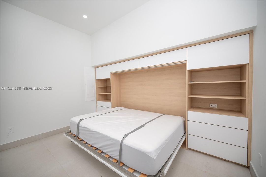 For Rent: $6,500 (5 beds, 3 baths, 2582 Square Feet)