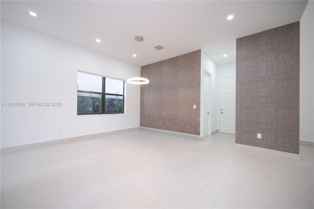 For Rent: $6,500 (5 beds, 3 baths, 2582 Square Feet)