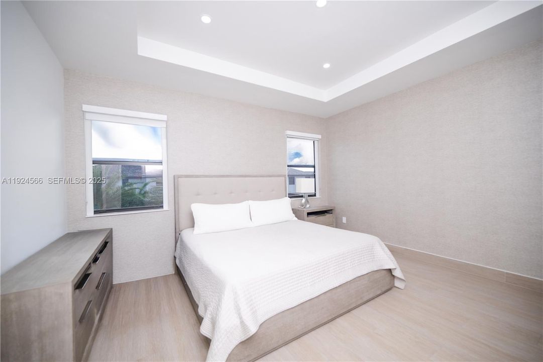 For Rent: $6,500 (5 beds, 3 baths, 2582 Square Feet)