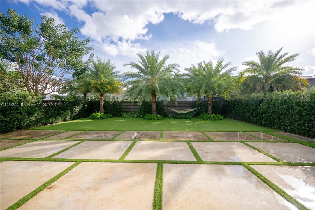 For Rent: $6,500 (5 beds, 3 baths, 2582 Square Feet)