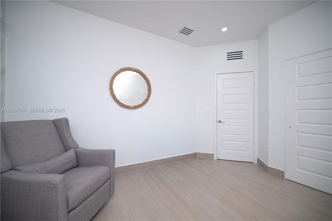 For Rent: $6,500 (5 beds, 3 baths, 2582 Square Feet)