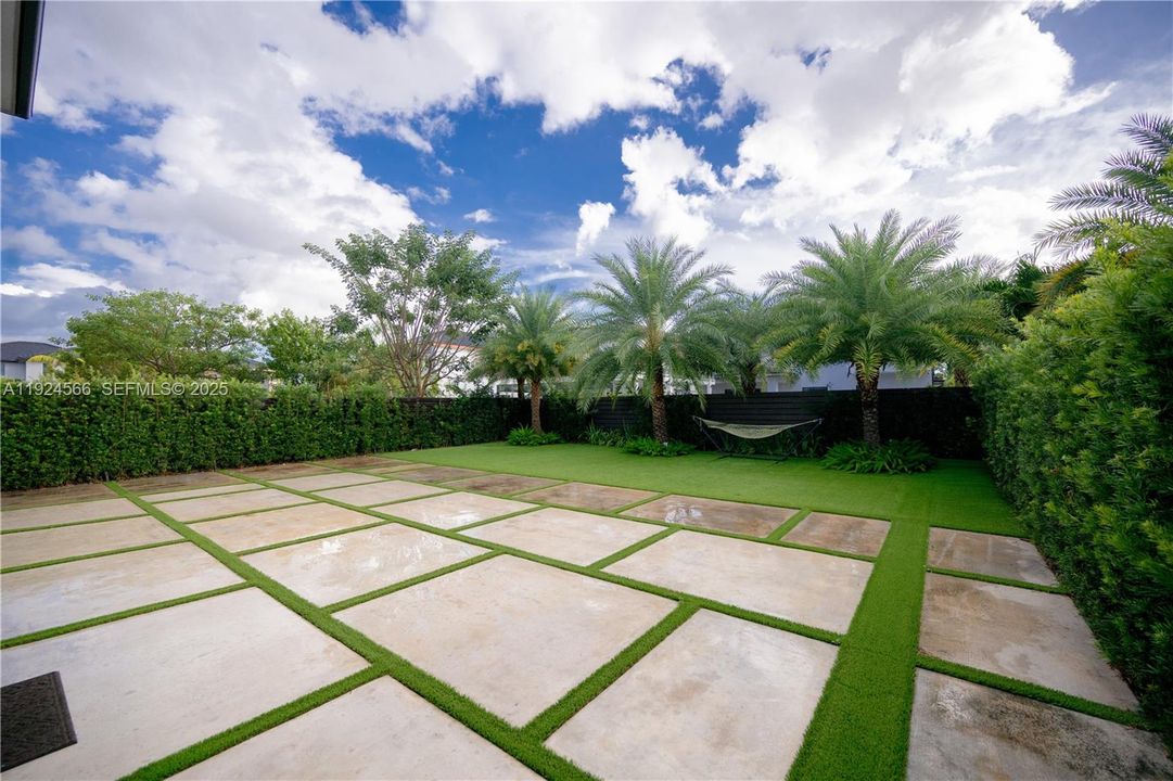 For Rent: $6,500 (5 beds, 3 baths, 2582 Square Feet)