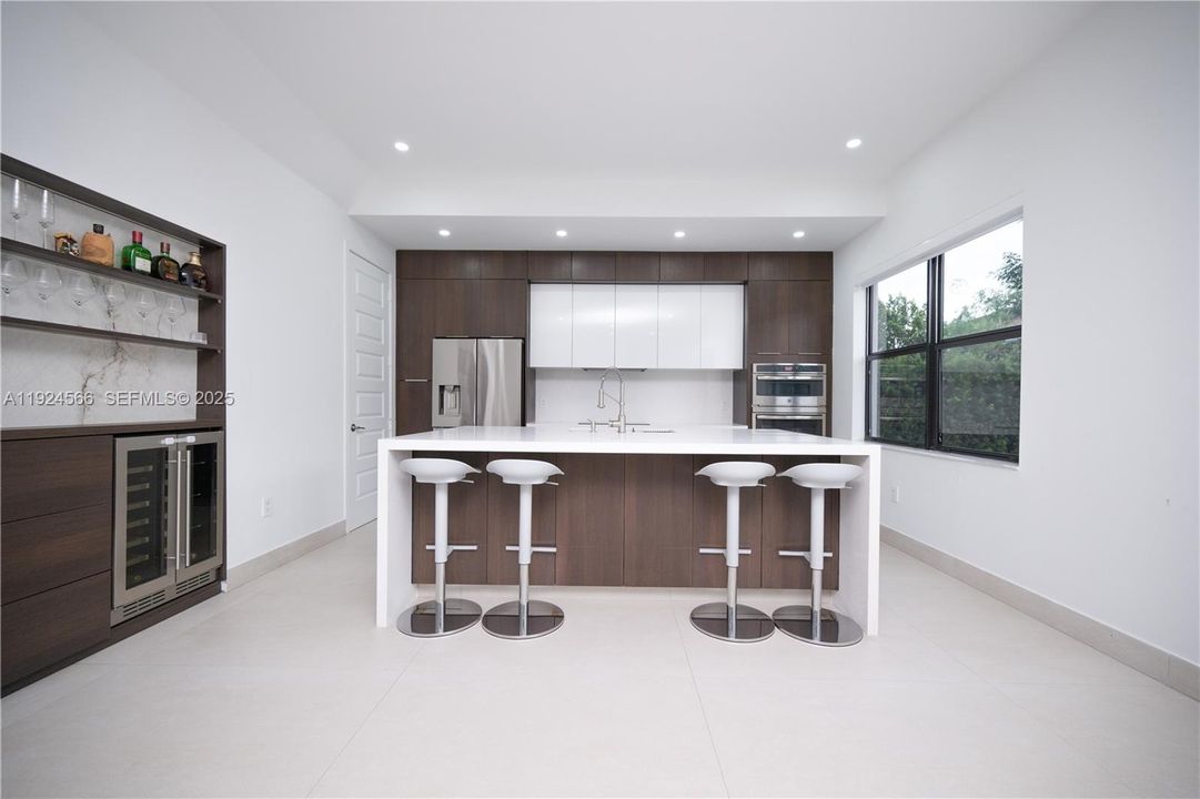 For Rent: $6,500 (5 beds, 3 baths, 2582 Square Feet)