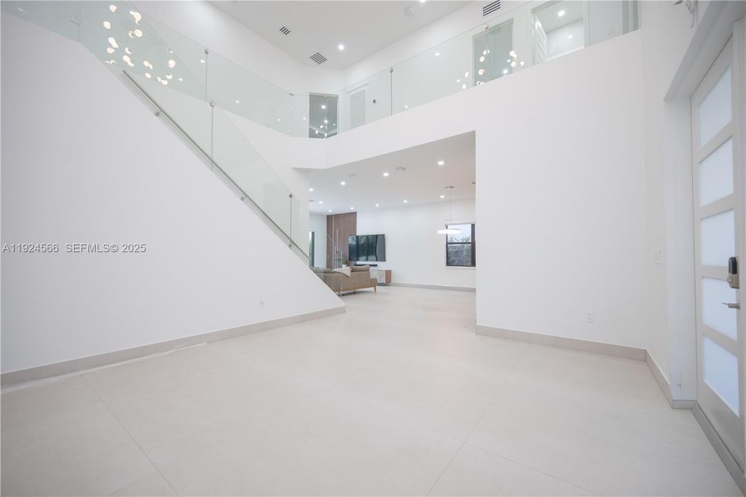 For Rent: $6,500 (5 beds, 3 baths, 2582 Square Feet)