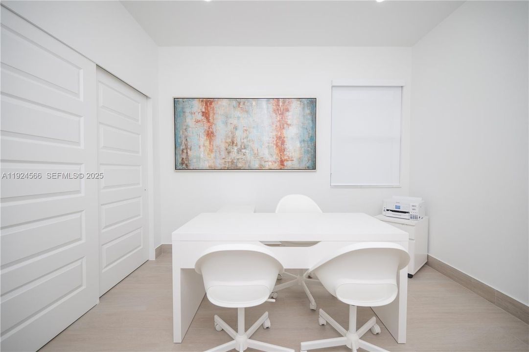 For Rent: $6,500 (5 beds, 3 baths, 2582 Square Feet)