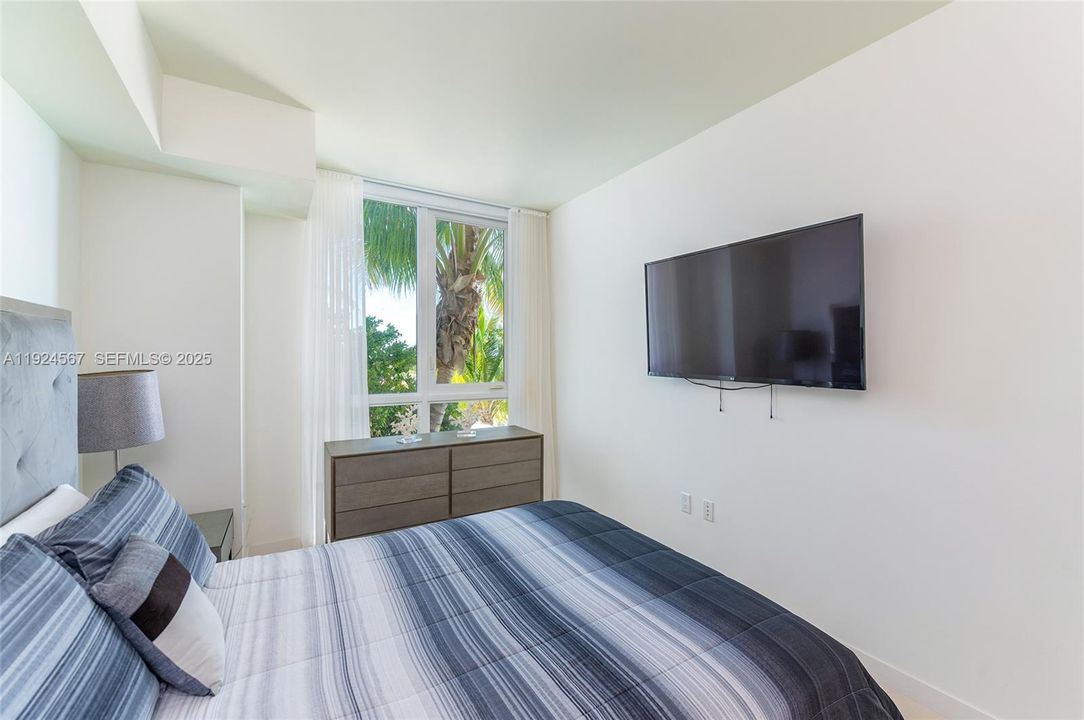 For Rent: $6,200 (2 beds, 2 baths, 1286 Square Feet)