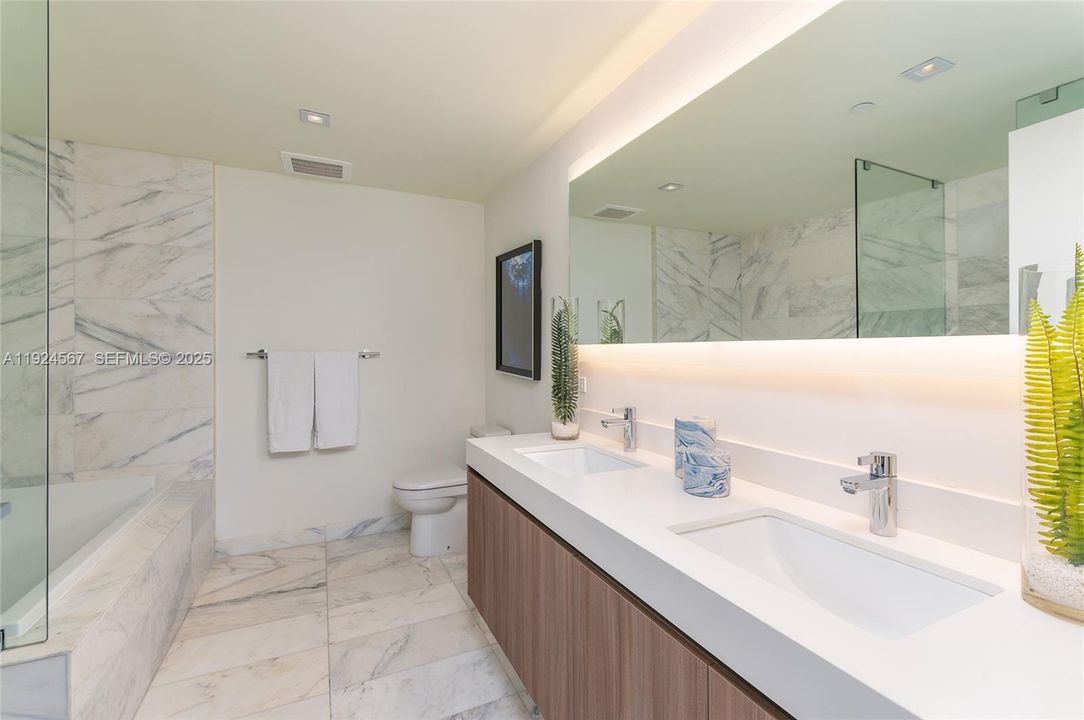 For Rent: $6,200 (2 beds, 2 baths, 1286 Square Feet)