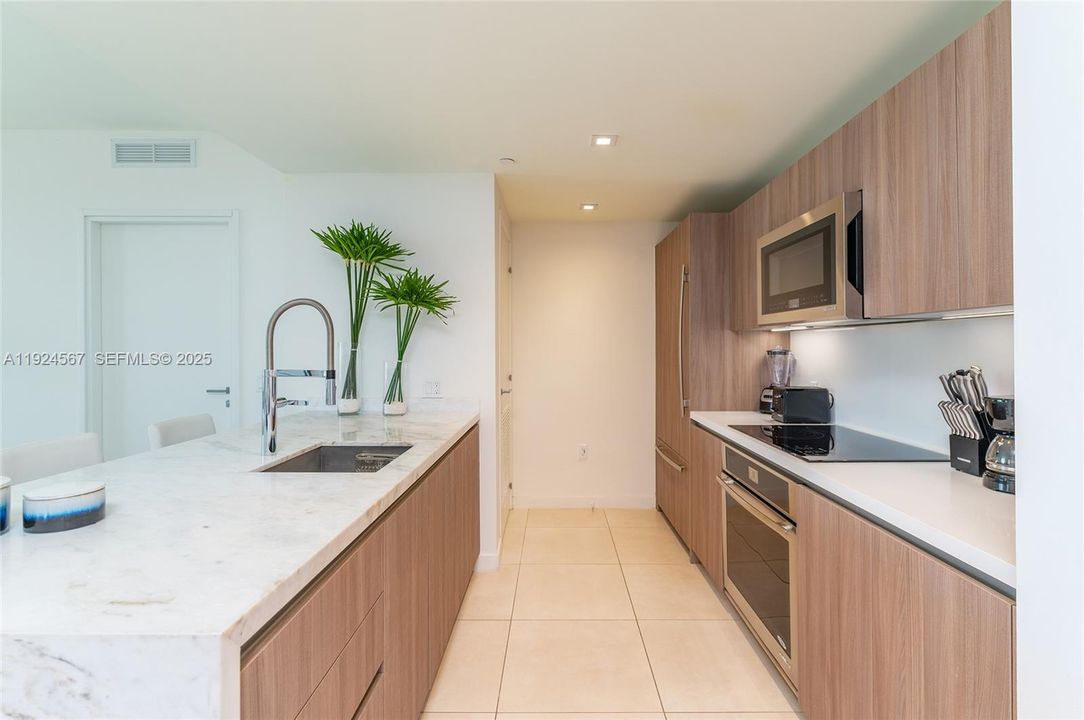 For Rent: $6,200 (2 beds, 2 baths, 1286 Square Feet)