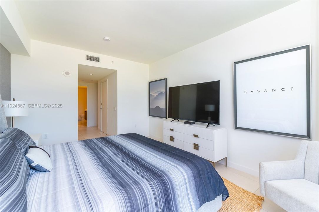 For Rent: $6,200 (2 beds, 2 baths, 1286 Square Feet)