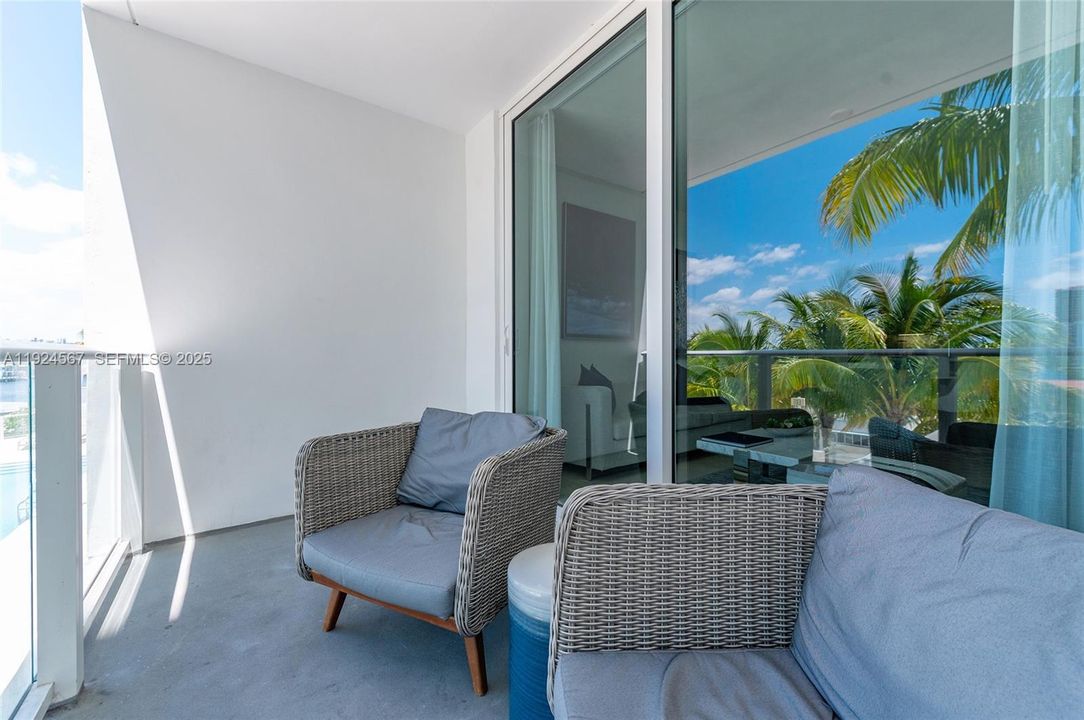 For Rent: $6,200 (2 beds, 2 baths, 1286 Square Feet)