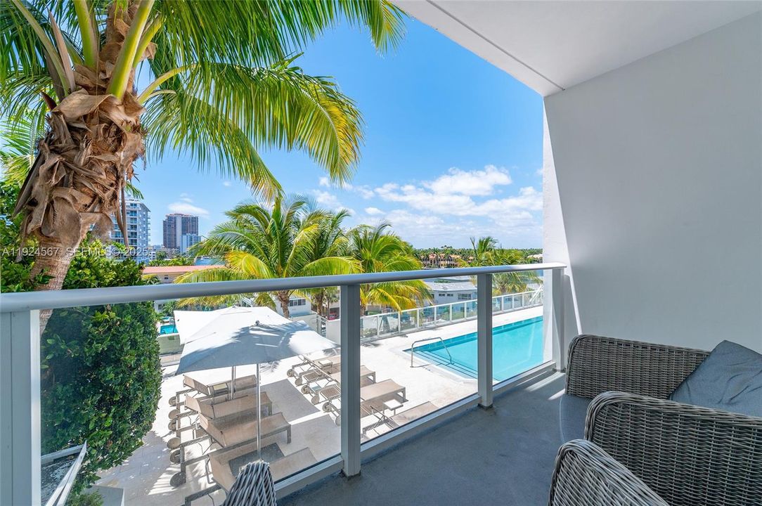 For Rent: $6,200 (2 beds, 2 baths, 1286 Square Feet)