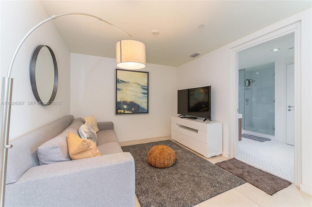 For Rent: $6,200 (2 beds, 2 baths, 1286 Square Feet)