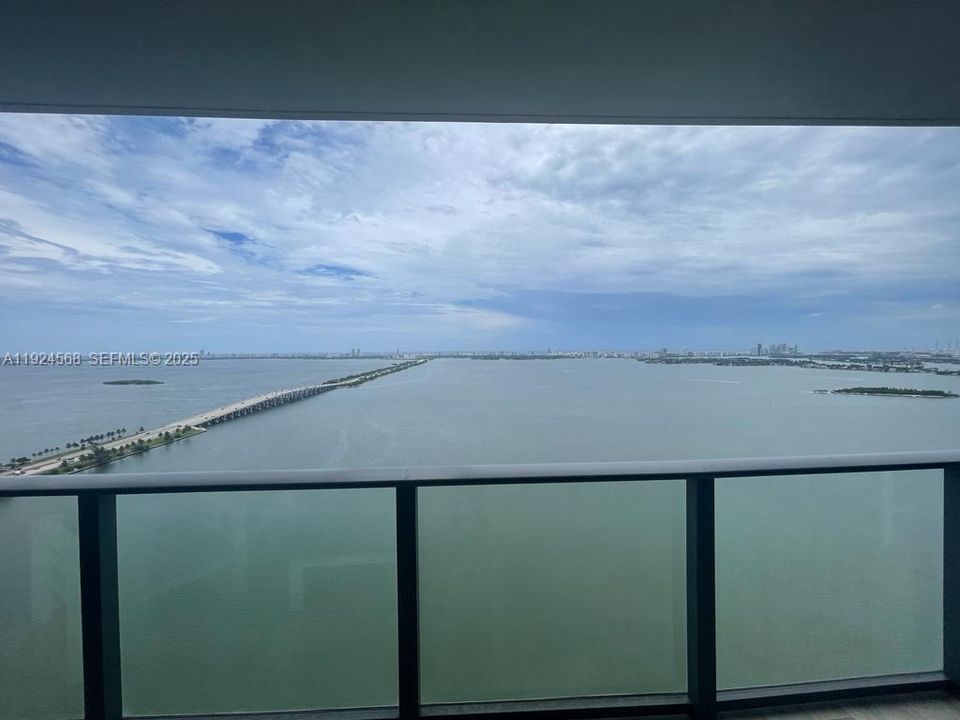 出租: $5,300 (1 贝兹, 1 浴室, 959 平方英尺)