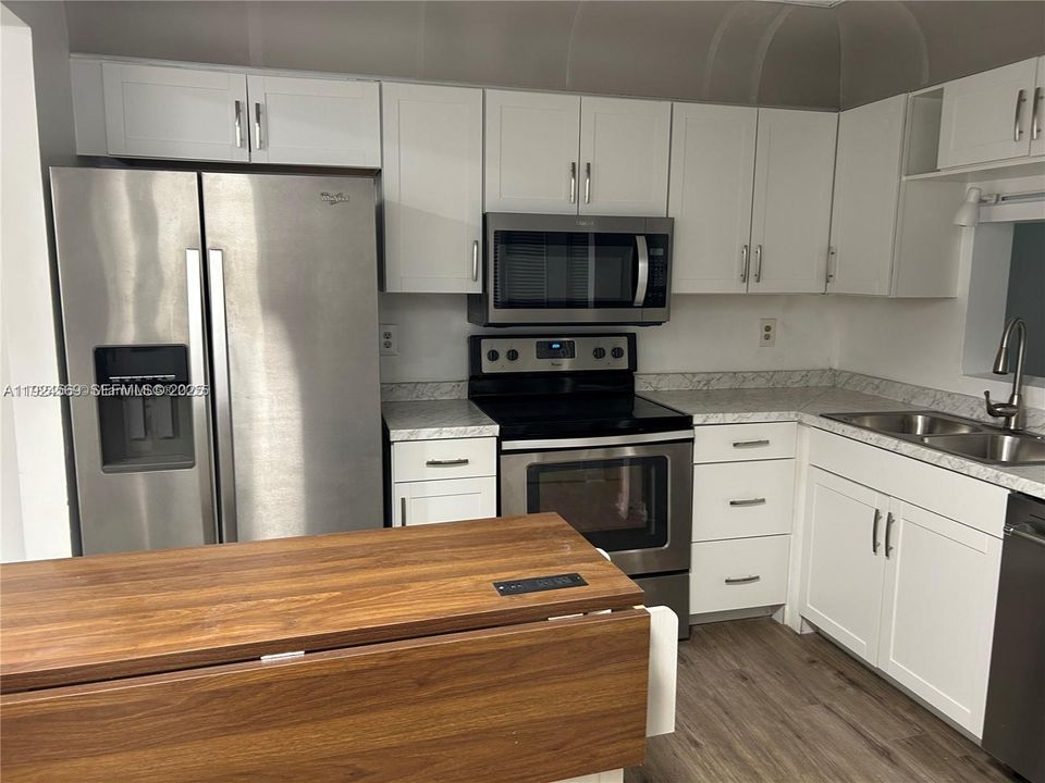 For Sale: $196,000 (2 beds, 2 baths, 1215 Square Feet)