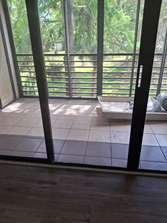 For Sale: $196,000 (2 beds, 2 baths, 1215 Square Feet)