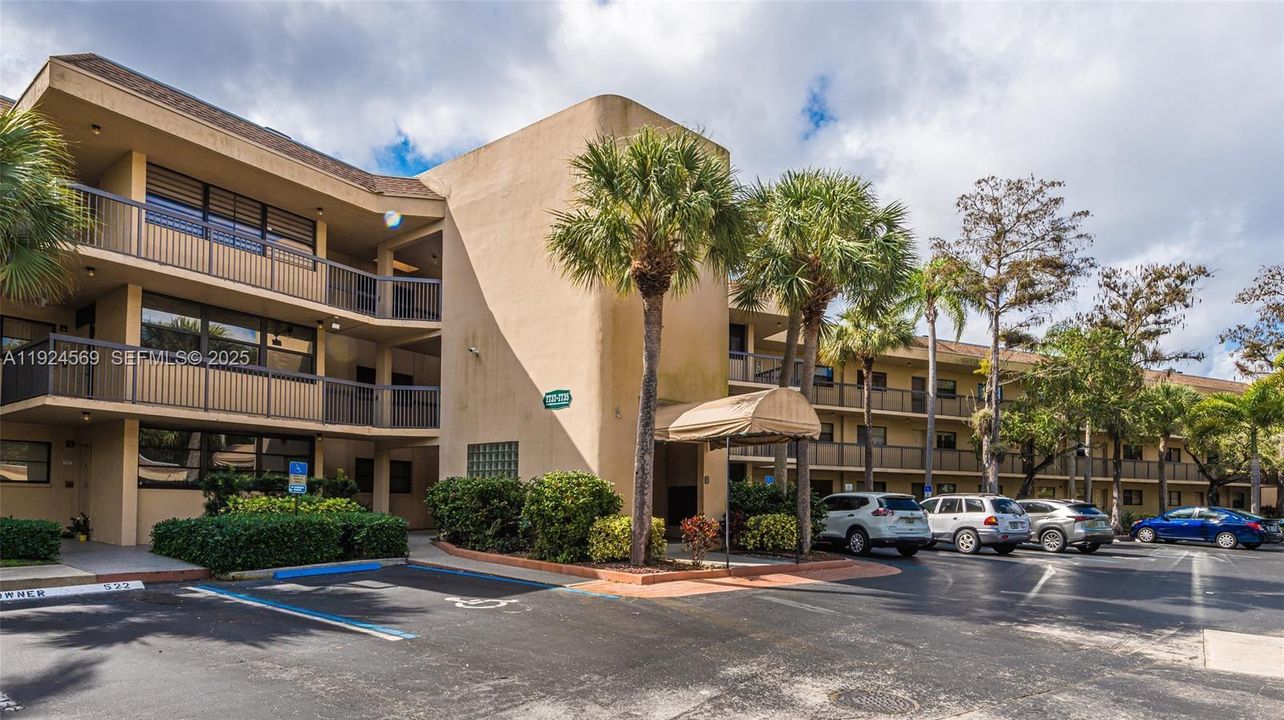 For Sale: $196,000 (2 beds, 2 baths, 1215 Square Feet)