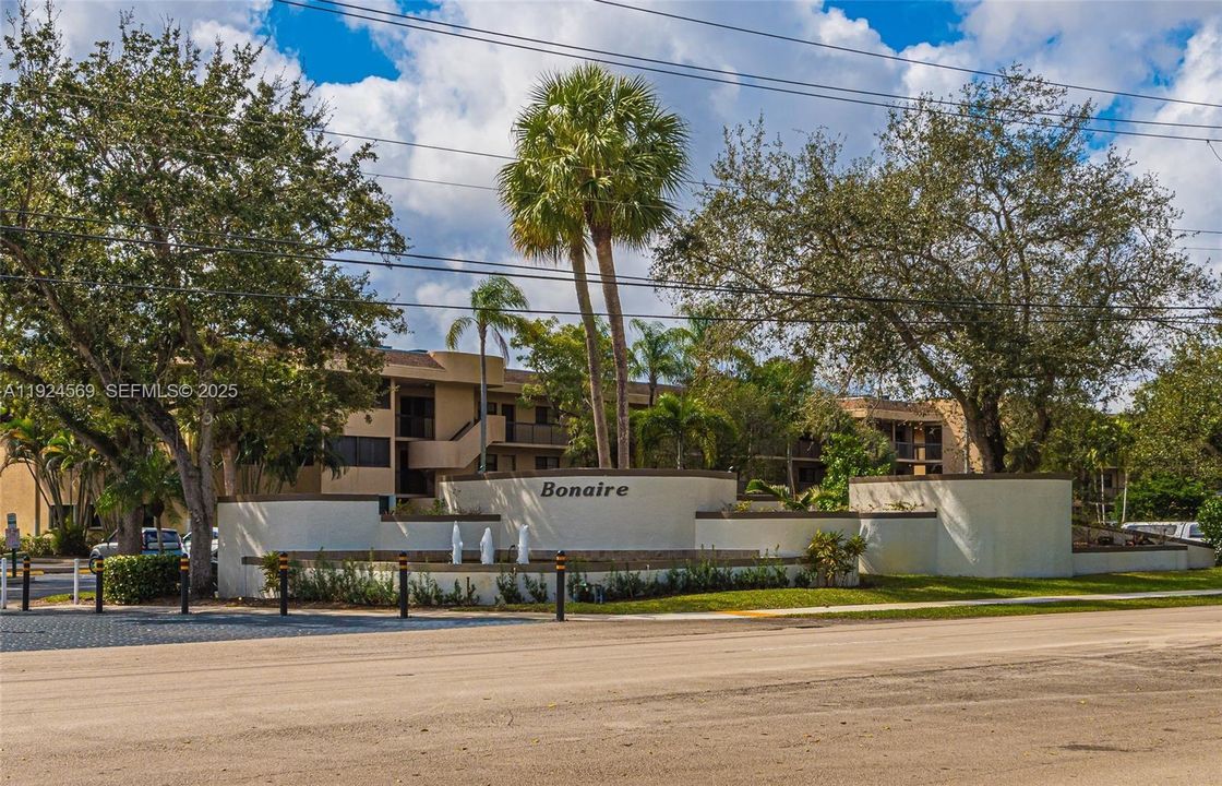 For Sale: $196,000 (2 beds, 2 baths, 1215 Square Feet)