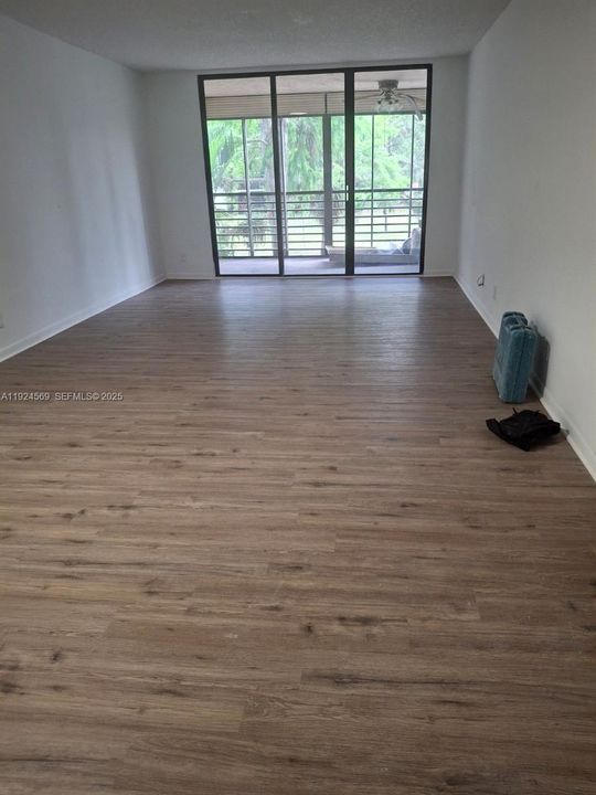 For Sale: $196,000 (2 beds, 2 baths, 1215 Square Feet)