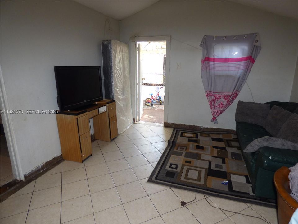 For Sale: $399,000 (0 beds, 0 baths, 1549 Square Feet)