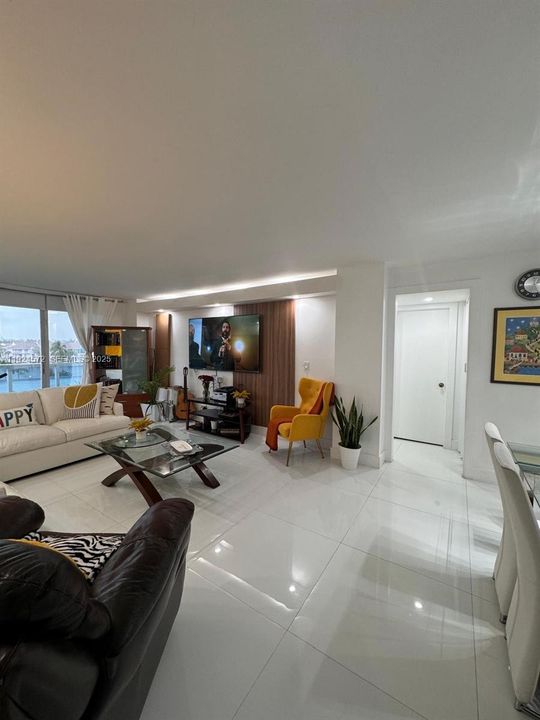 В аренду: $3,100 (2 спален, 2 ванн, 1202 Квадратных фут)