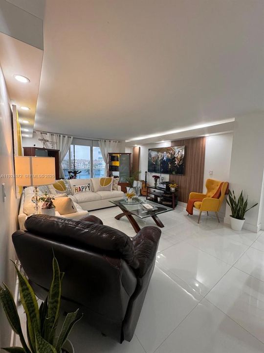 В аренду: $3,100 (2 спален, 2 ванн, 1202 Квадратных фут)