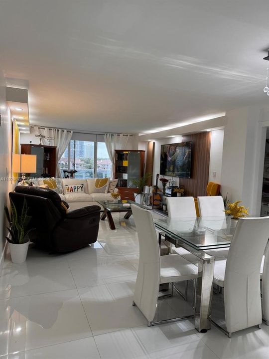 В аренду: $3,100 (2 спален, 2 ванн, 1202 Квадратных фут)