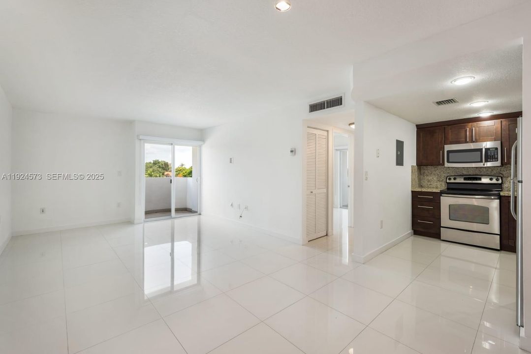 В аренду: $1,950 (1 спален, 1 ванн, 800 Квадратных фут)