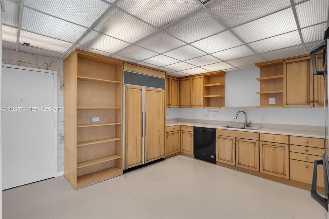 For Sale: $649,000 (3 beds, 4 baths, 2190 Square Feet)