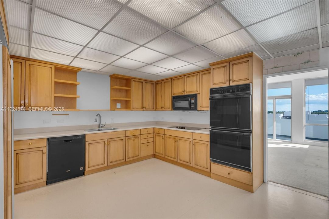 For Sale: $649,000 (3 beds, 4 baths, 2190 Square Feet)