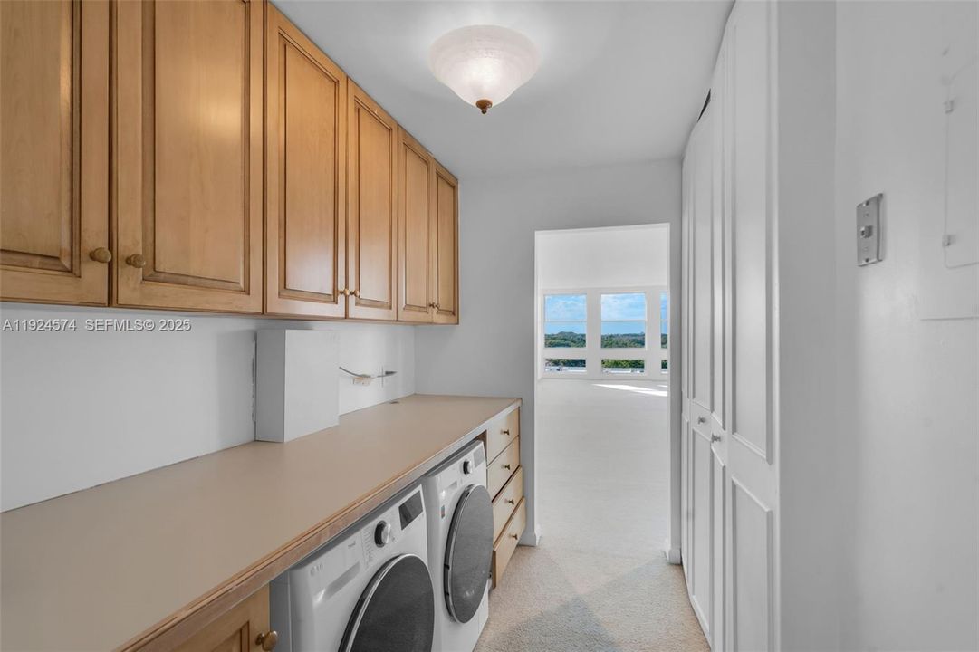 For Sale: $649,000 (3 beds, 4 baths, 2190 Square Feet)