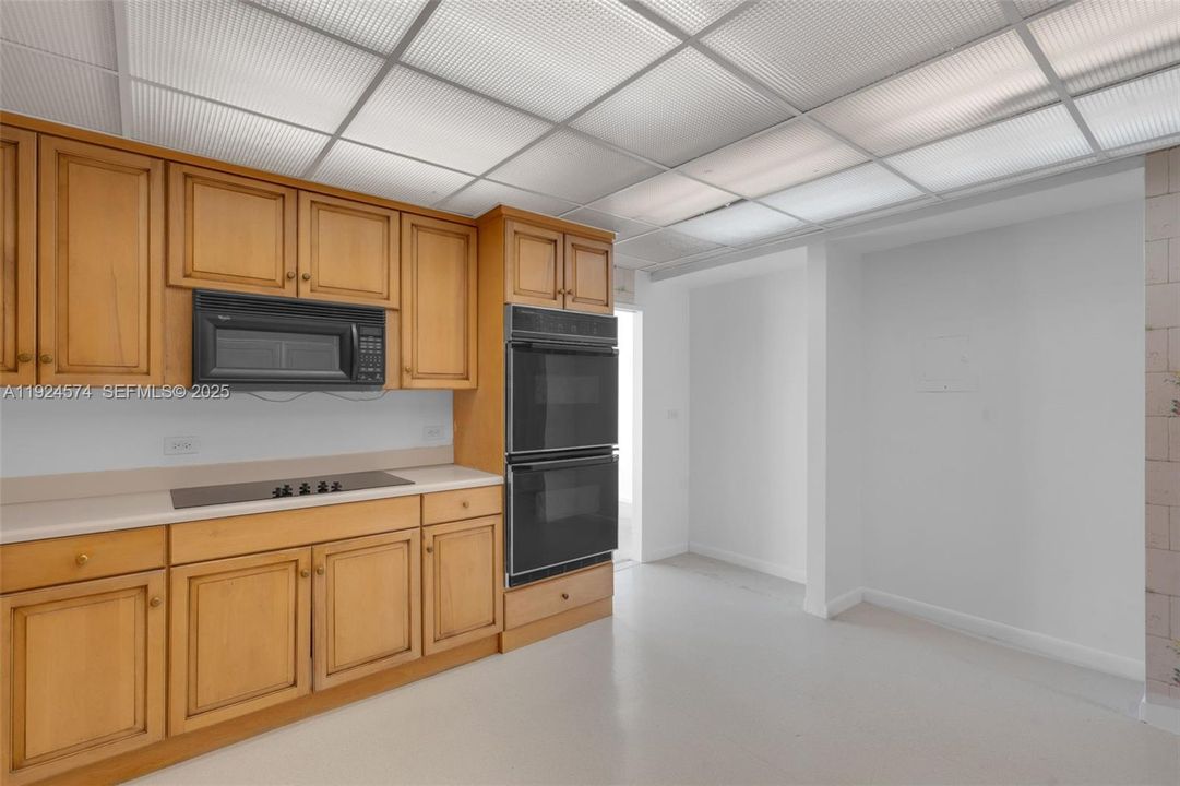 For Sale: $649,000 (3 beds, 4 baths, 2190 Square Feet)