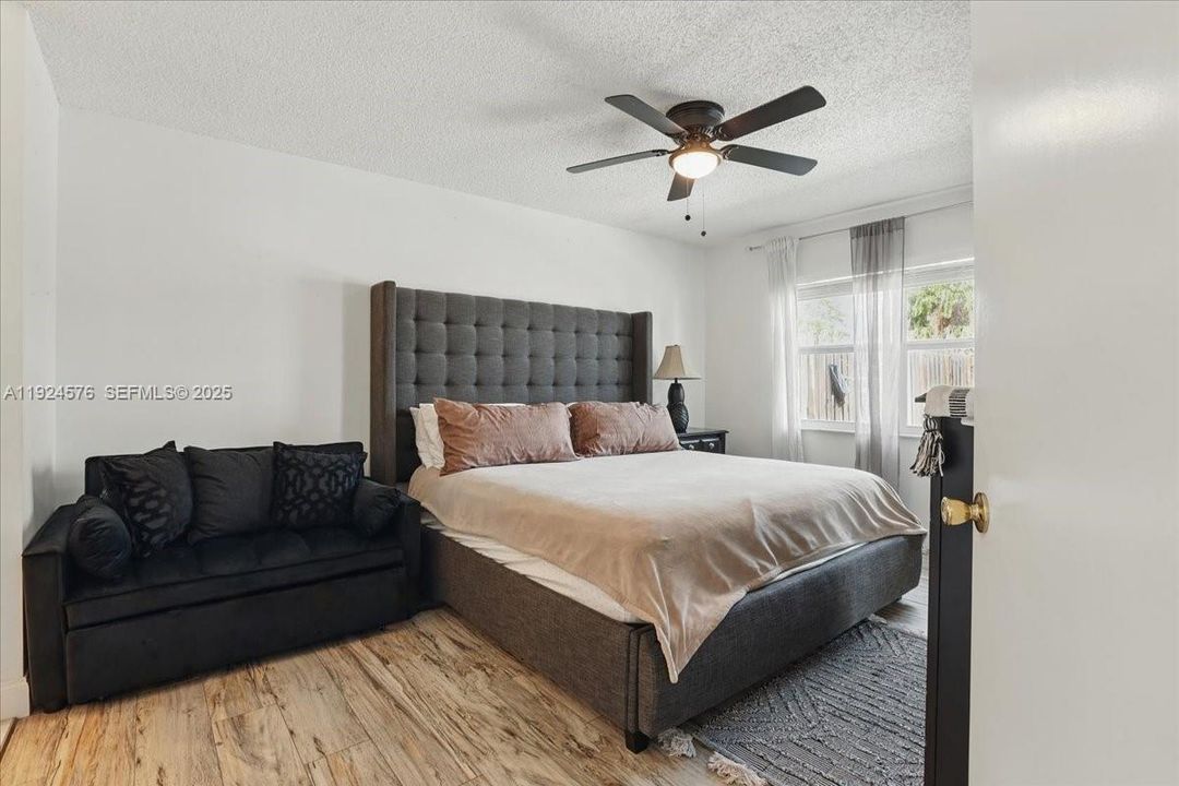 На продажу: $499,000 (2 спален, 2 ванн, 1113 Квадратных фут)