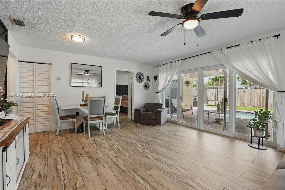 На продажу: $499,000 (2 спален, 2 ванн, 1113 Квадратных фут)