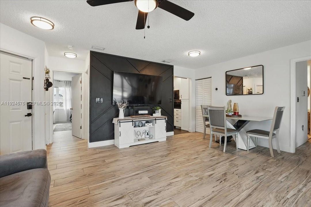 На продажу: $499,000 (2 спален, 2 ванн, 1113 Квадратных фут)