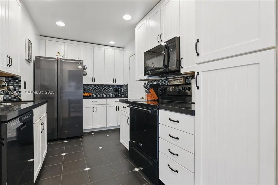 На продажу: $499,000 (2 спален, 2 ванн, 1113 Квадратных фут)