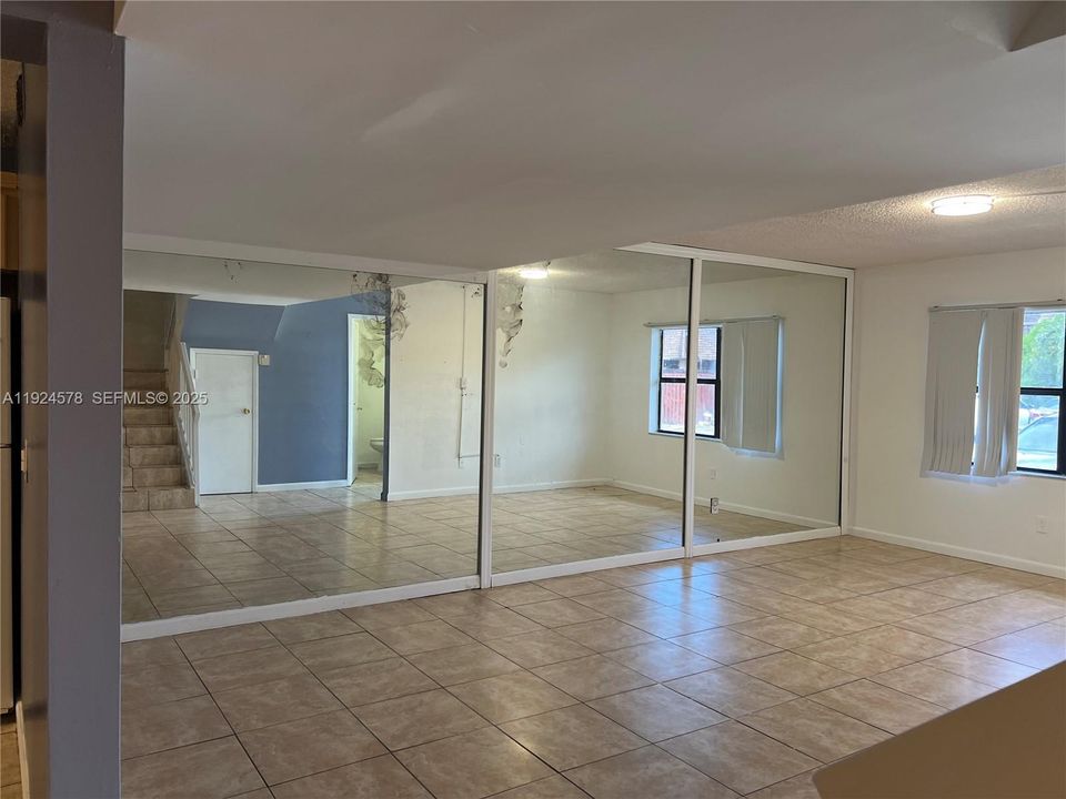 For Rent: $2,950 (3 beds, 3 baths, 1303 Square Feet)